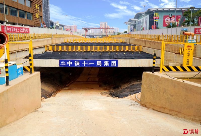 地铁十号线华南城站土方开挖工程已完成40%。 李上彪 摄