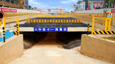 华南城地铁站土方开挖已完成40%