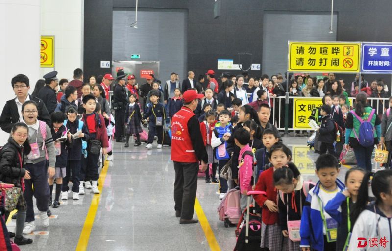 皇岗边检站 “护蕾”行动守护1.4万跨境学童