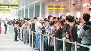 台湾桃园机场捷运开放 民众免费试乘问题多