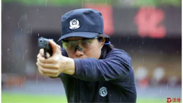 冼一萍：特警队里的女神枪手