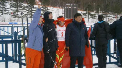 亚冬会中国首金！满丹丹越野滑雪夺冠