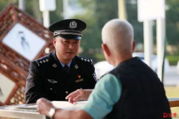 林敬城：街坊眼中的"最帅警长"