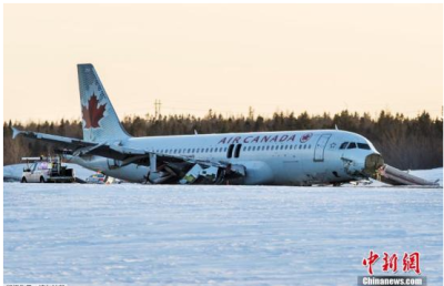 加拿大航空一客机在多伦多着陆时滑出跑道