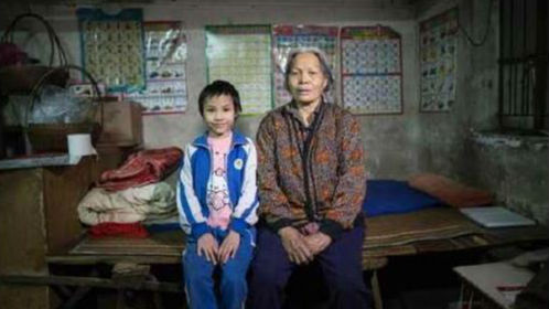 9岁女孩东莞卖菜寻亲：汶川地震后与爸妈失联