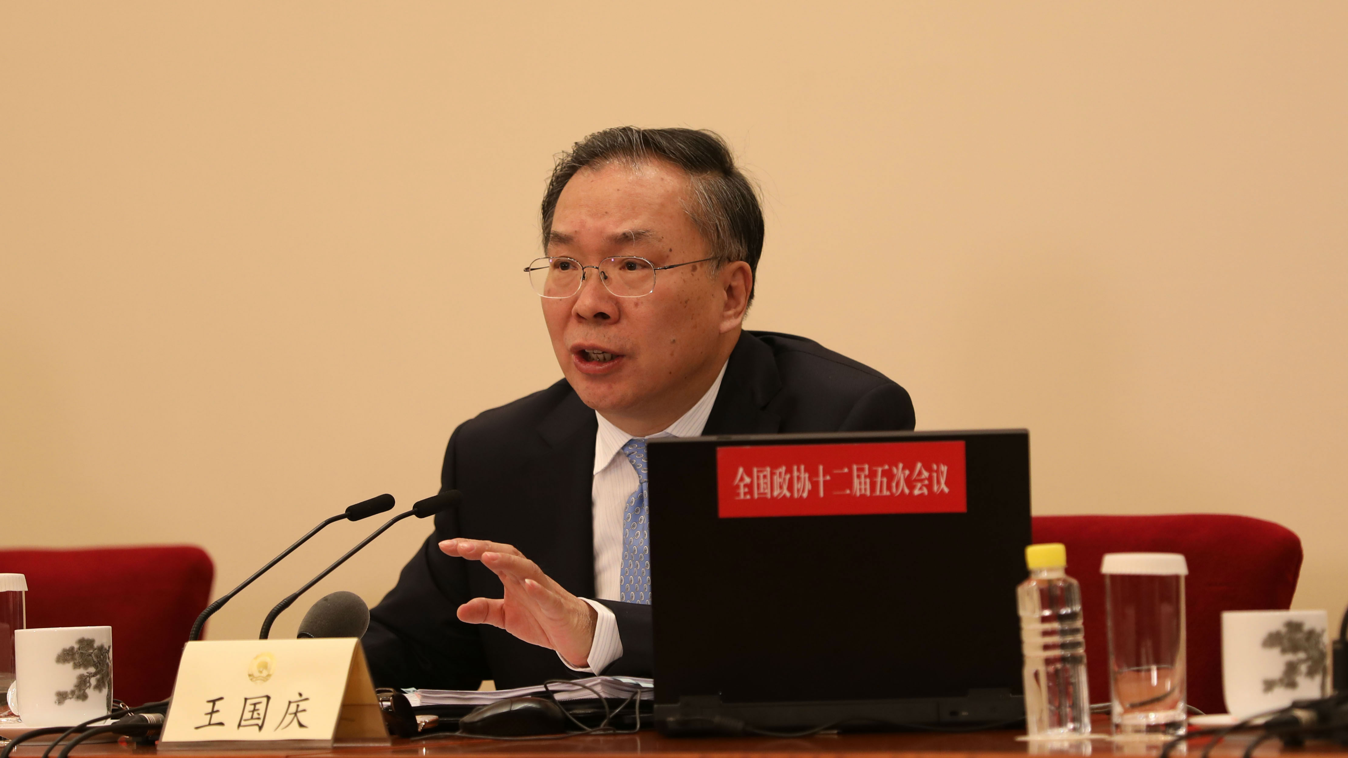 新闻发言人王国庆妙语连珠巧答记者