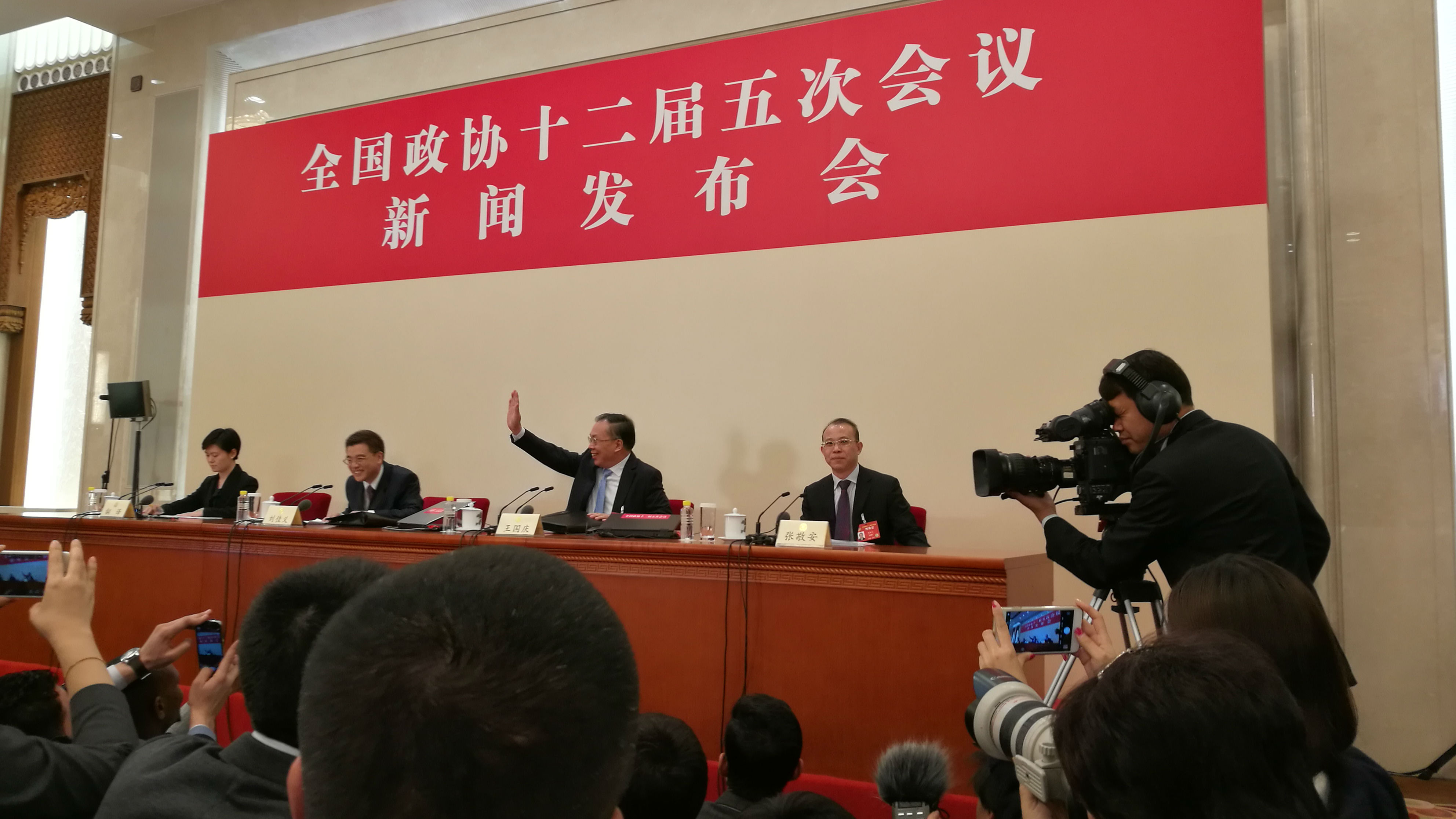 中国仍是世界经济最强劲“发动机”