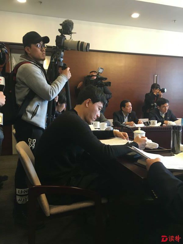 刘翔委员在阅读报告
