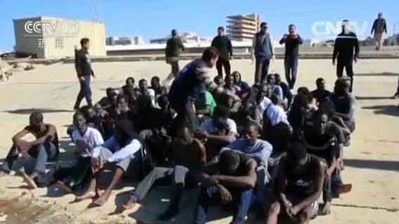 利比亚偷渡船遇险 115人获救