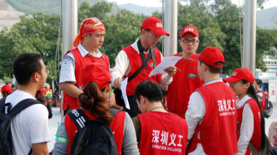 130万深圳人穿上了“红马甲” 你是其中一员吗？