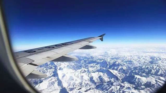 为什么飞机起降时，空姐总要求打开窗子？