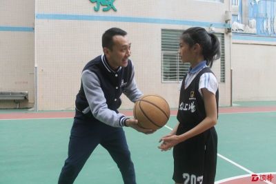 篮球名帅李群携篮球标准化课程进校园