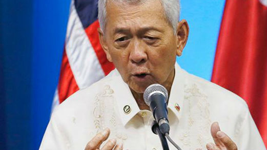 隐瞒曾有美国国籍 菲律宾外长被免职