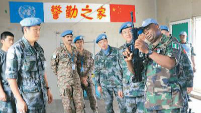 中国赴黎维和官兵荣获“和平荣誉勋章” 
