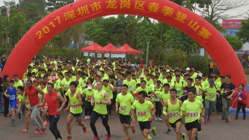 龙岗区春季登山赛 老外也来凑热闹！