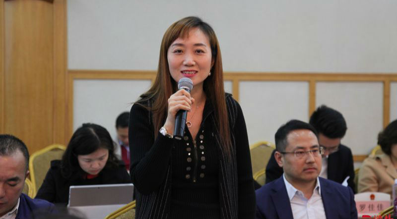 为向“一把手”提问 福田人大代表“抢麦”