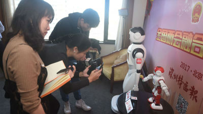 澳大利亚两家华文媒体采访“读特”新闻机器人