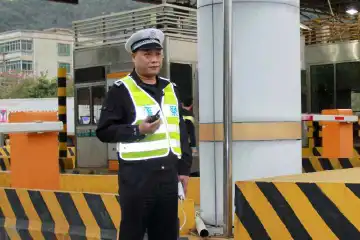 每日警星| 罗育前：坚守在“高速公路”上