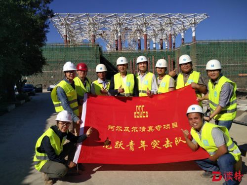 对于宣礼塔的地上结构建筑平面为正方形，高为265米，横截面宽度仅26米，高宽比为10：1,按照国内的抗震要求，在9级抗震设防烈度下，超高层建筑的高宽比一般不超过5 :1。为了能够满足建筑使用要求和抗震要求，宣礼塔采用了多核心筒劲性结构体系，核心筒分别位于四个角上，每个核心筒之间通过钢结构X型斜撑及水平楼板连成一个整体，顶部通过钢梁及剪力墙将结构连成一个封闭的体系，以增加结构的抗震性能。