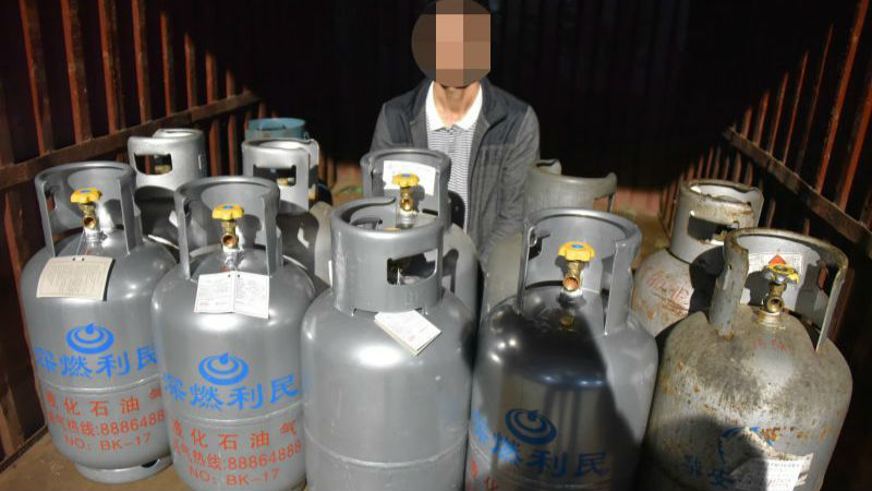 4个窝点储存4吨“黑煤气” 4人被拘留