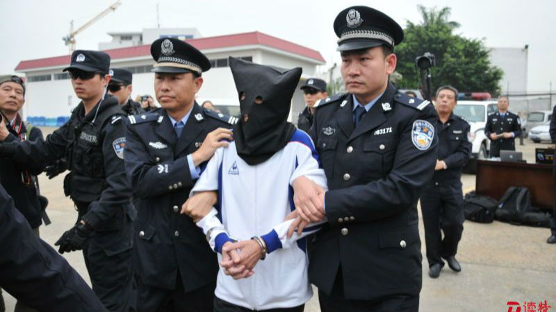 广东警方向澳门警方移交杀人案嫌犯吴某元