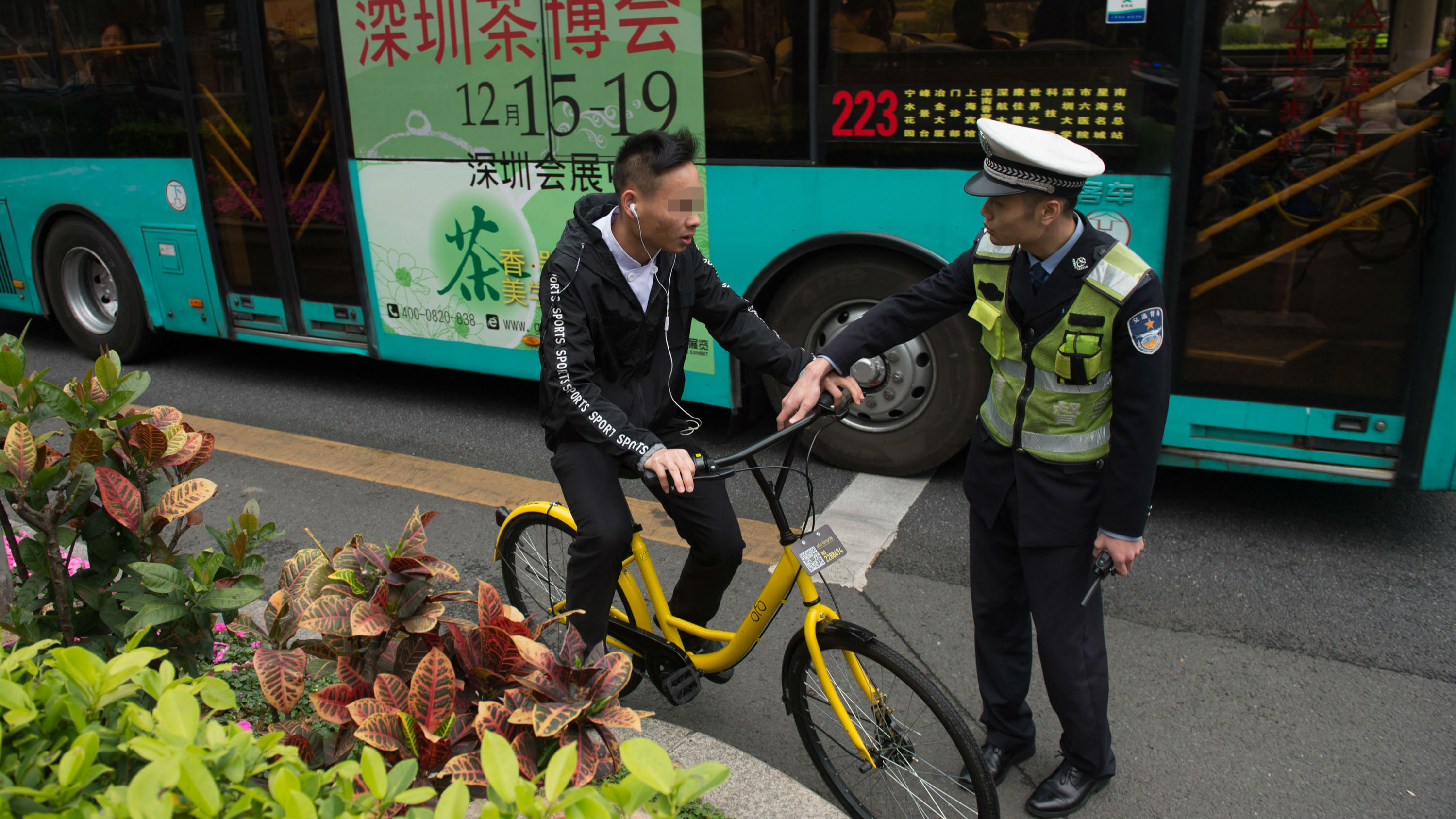 单车上机动车道罚50元！共享单车成“重灾区”