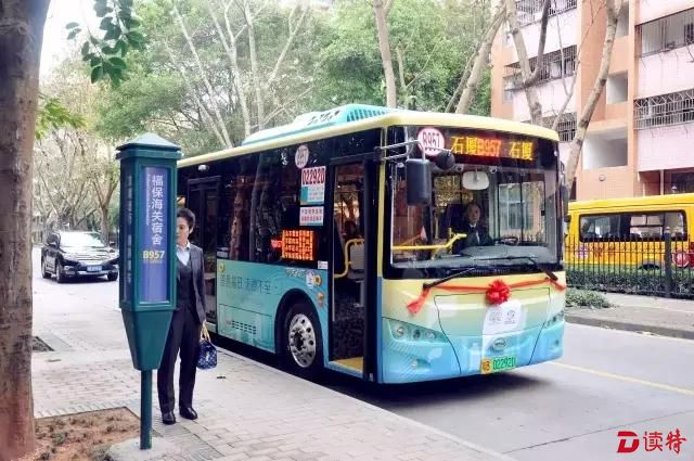 895a496