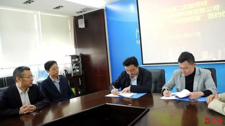 厉害了,这所中学与科技企业合作建设VR实验室