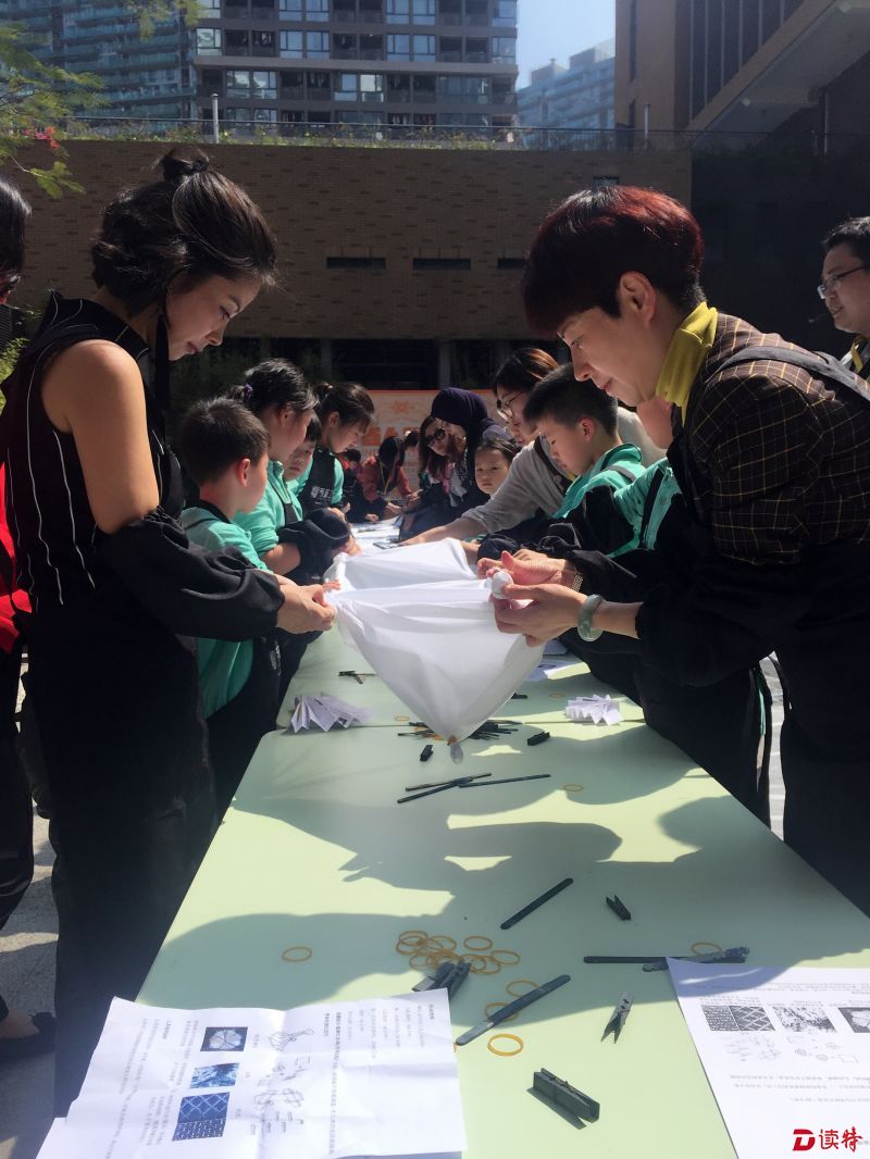 中外师生百人一齐扎布