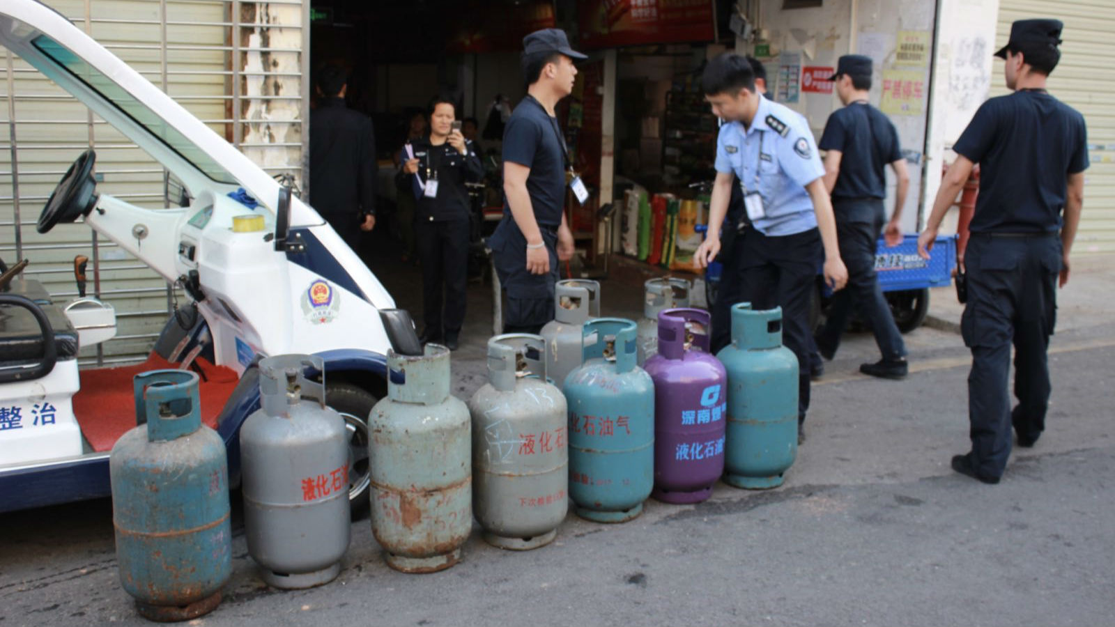 网格员地毯式“排雷” 排出480公斤黑燃气