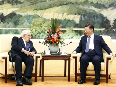 习近平会见美国前国务卿基辛格
