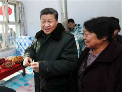 习近平赴张家口慰问:同村民炸年糕、算收支账
