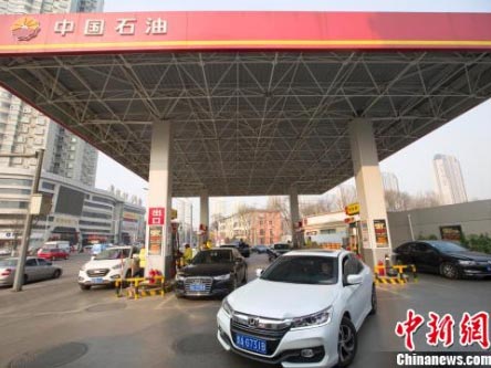 油价降了！降幅年内最大 私家车加一箱油省9元