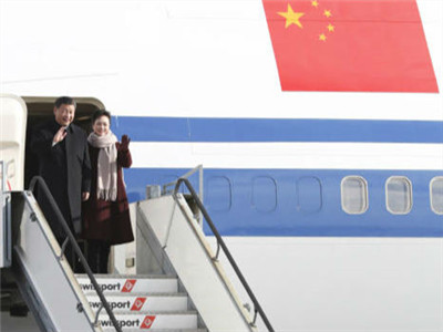 习近平抵达苏黎世开始对瑞士联邦进行国事访问
