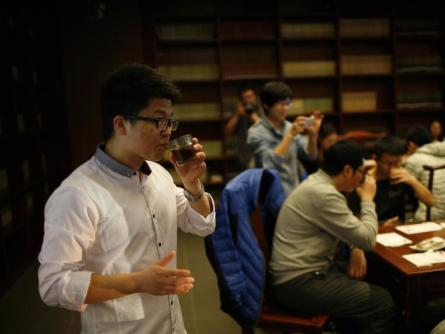 76％受访者称身边大学生功利性选课现象普遍