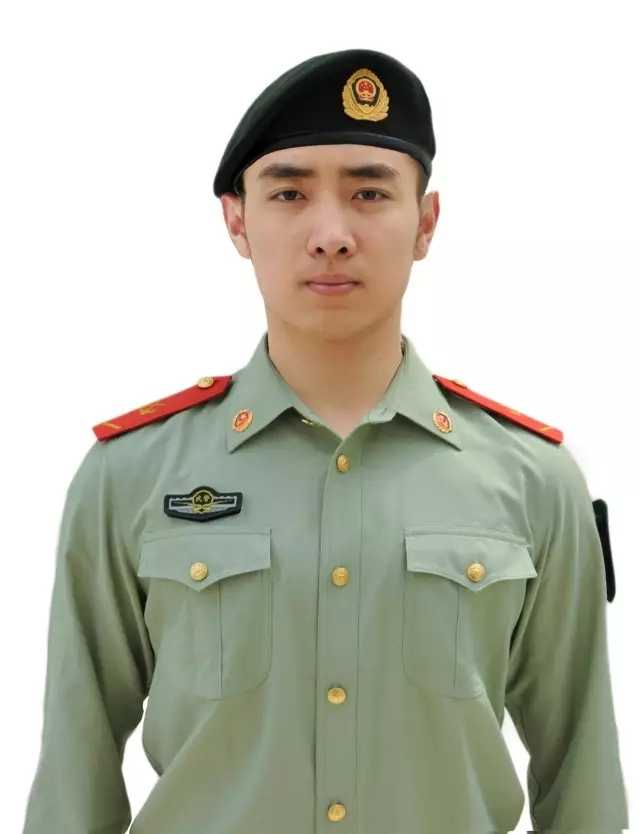 正面背面左侧右侧正面背面左侧右侧脱帽不便放置时,以帽徽衬板底端为