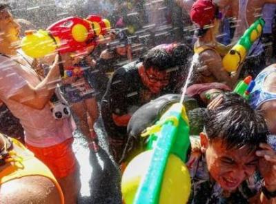 泰国泼水节“危险七日” 交通事故伤亡4000余人 