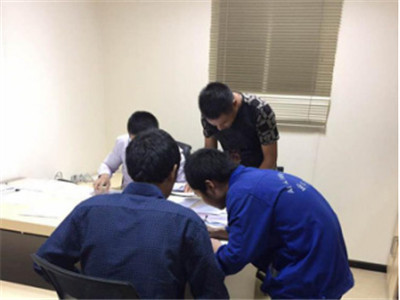 “中国务工者被困迪拜”续 :63人仅6人暂未回国