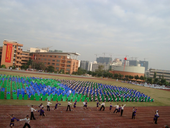 龙岗将组建龙城高级中学教育集团  “一本部五校区”