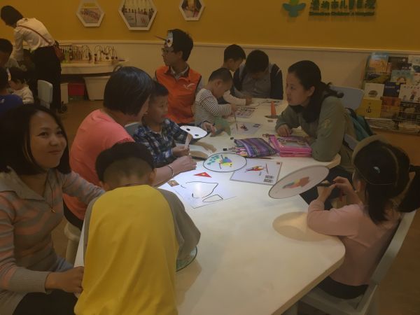 “小鸟课堂”飞进儿童医院关爱空间