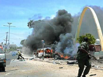 索马里政府部委大楼附近遭汽车炸弹袭击 造成7人死亡
