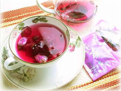 8成玫瑰花茶被硫磺熏过？实验：越红艳含硫量或越多