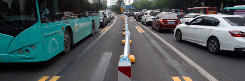 深圳有一条会“走路”的潮汐车道！