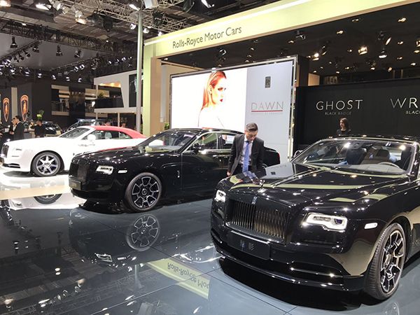 劳斯莱斯在上海车展展出了多款车型，其中两辆已经被王思聪买走。