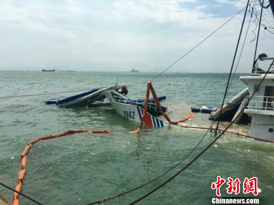 两船在广州港水域触碰致一船翻沉落水人员全获救