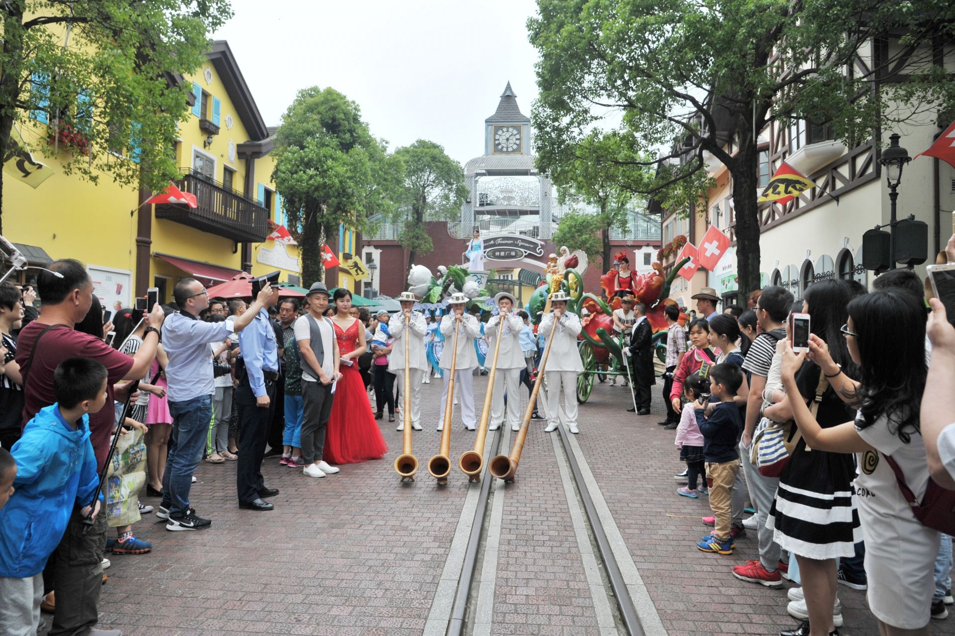 小长假首日现出游热！东部华侨城迎来2万人次小高峰