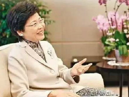 林郑月娥：尽力为民 尽心报国