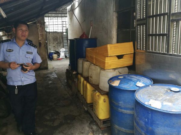 总量2吨！福永查处一地下洗洁精小作坊