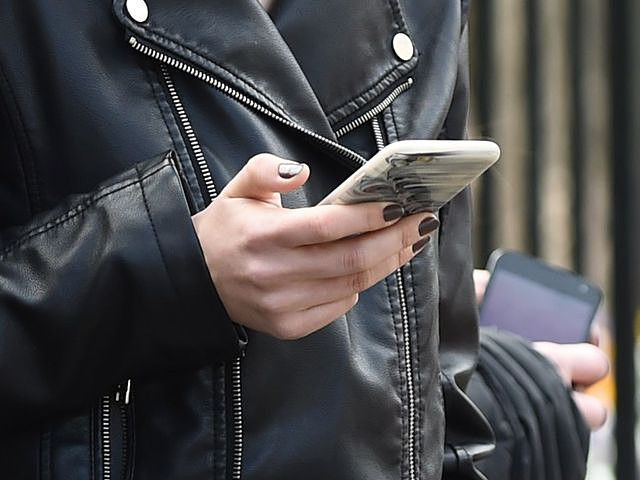 玩手机上瘾易令人抑郁，你有这些上瘾症状吗？