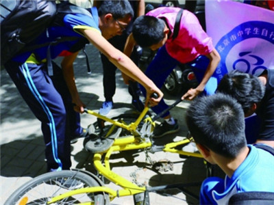 北京有一群解救被困共享单车的“剪锁侠”